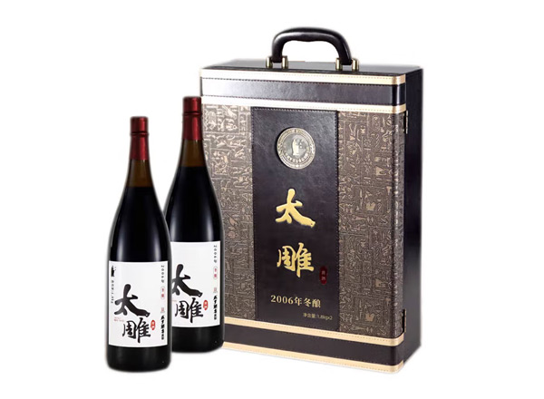 黑河回收太雕黄酒咸亨酒店太雕黄酒2006年冬酿1.8KG*2礼盒装绍兴黄酒